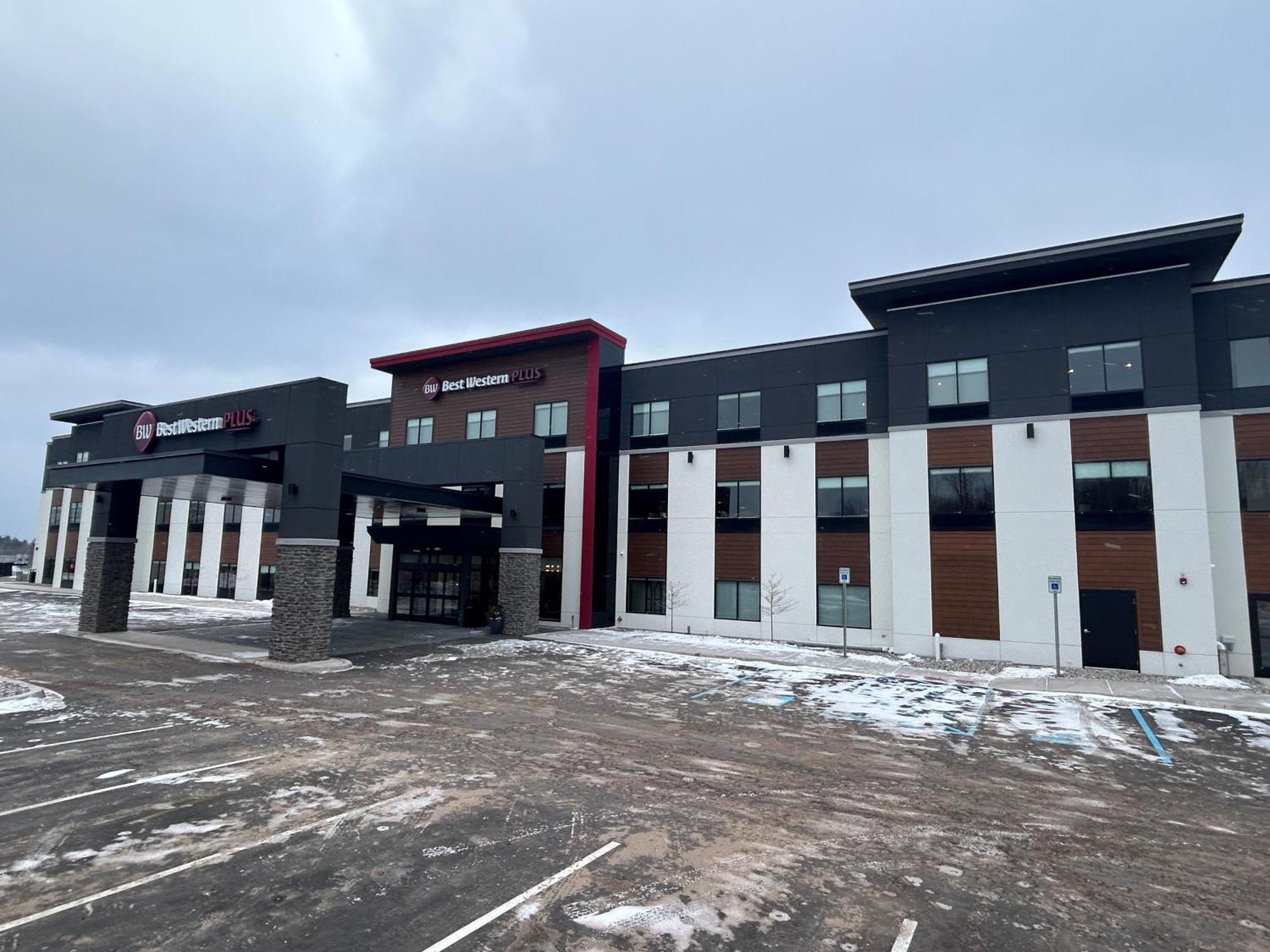 Best Western Plus Marquette Hotel & Suites Екстер'єр фото