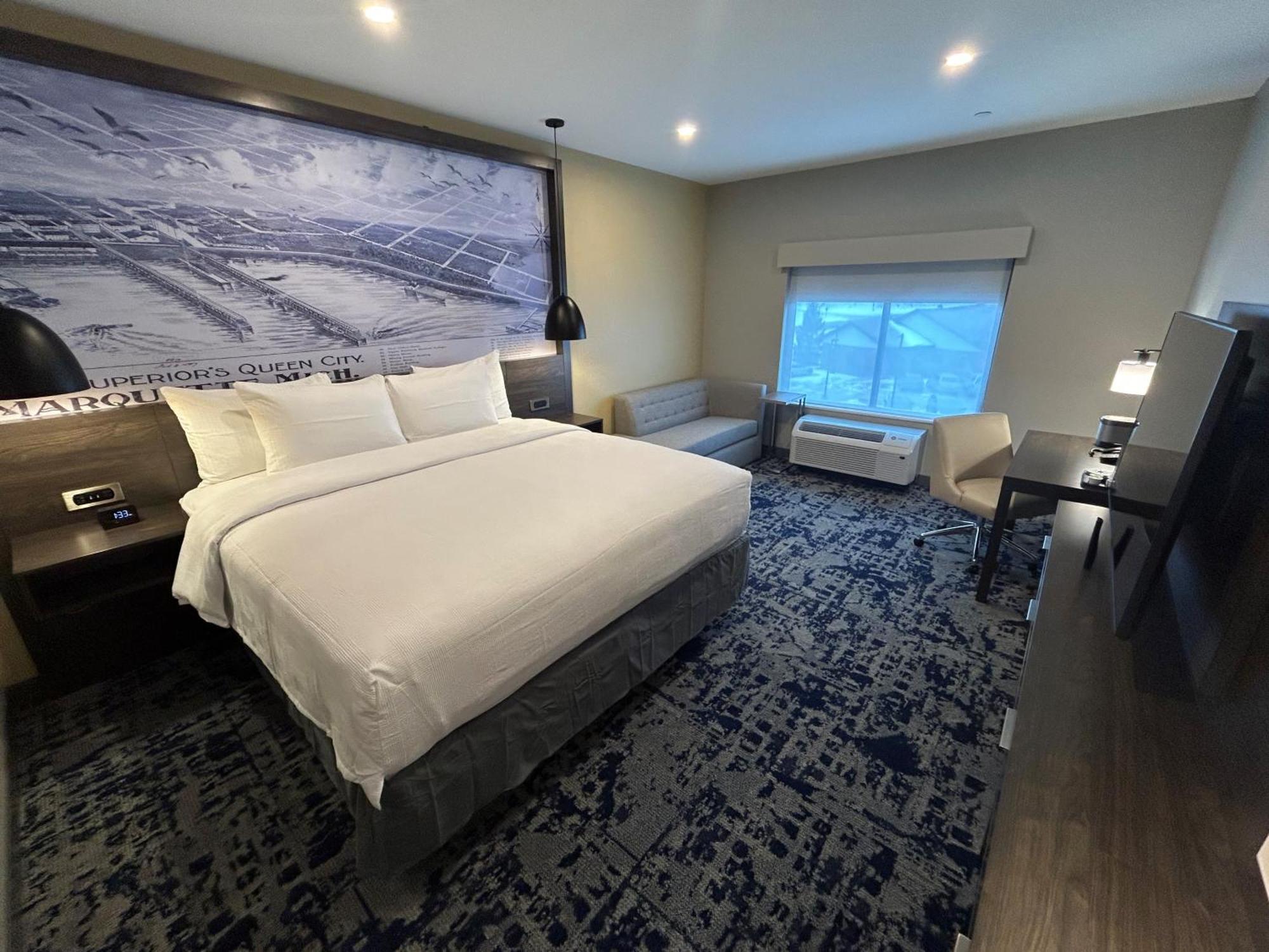 Best Western Plus Marquette Hotel & Suites Екстер'єр фото